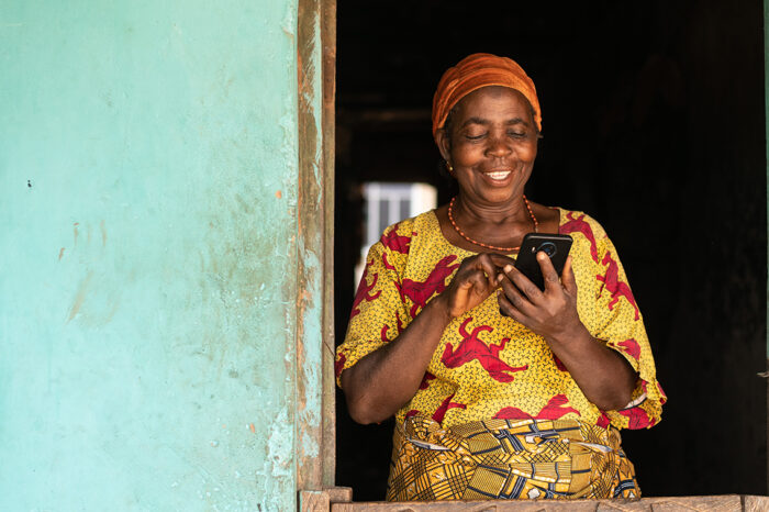 Mobile money en Afrique subsaharienne francophone : stratégies des opérateurs télécoms face aux fintechs